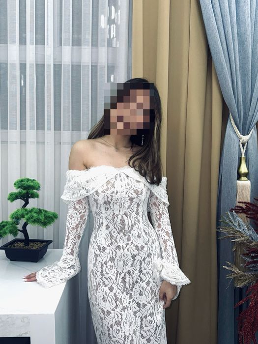 Белое кружевное платье