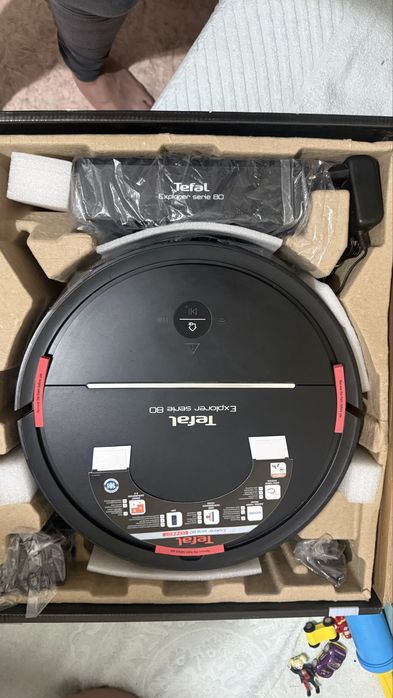 Продам робот-пылесос Tefal