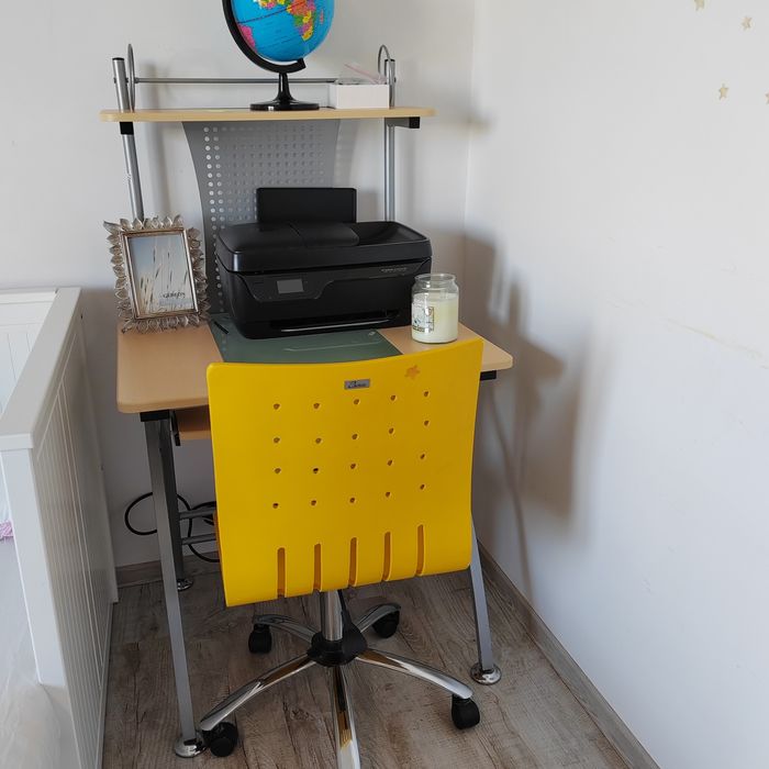 Vind birou rezistent