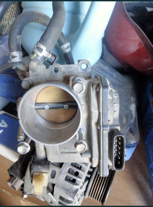 Дроселная заслонка авенсис