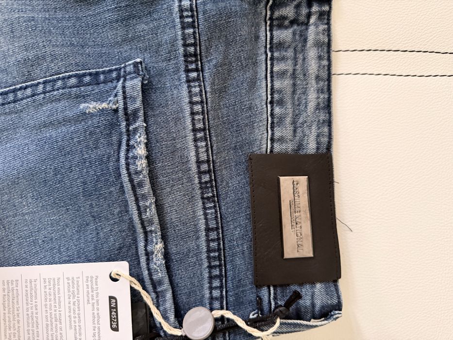 CoSTUME NATIONAL CNC дънки отговарят на 34