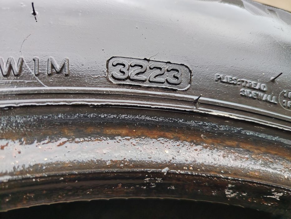 Vând doua cauciucuri Firestone