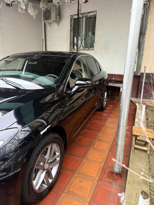 HONGQI EQM5 restayling