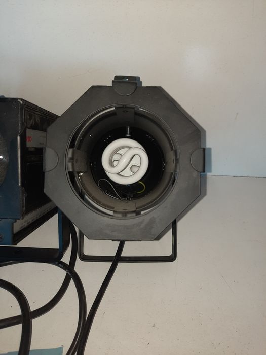 Прожектор MINI PC 300 W с 2 броя лампи за дискотечно осветление