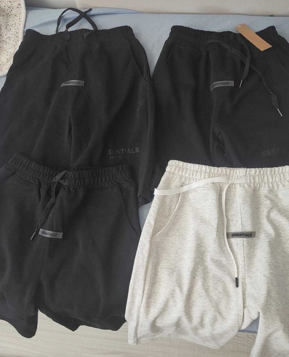 Pantaloni scurți Essentials shorts – M & S – Negru/Alb