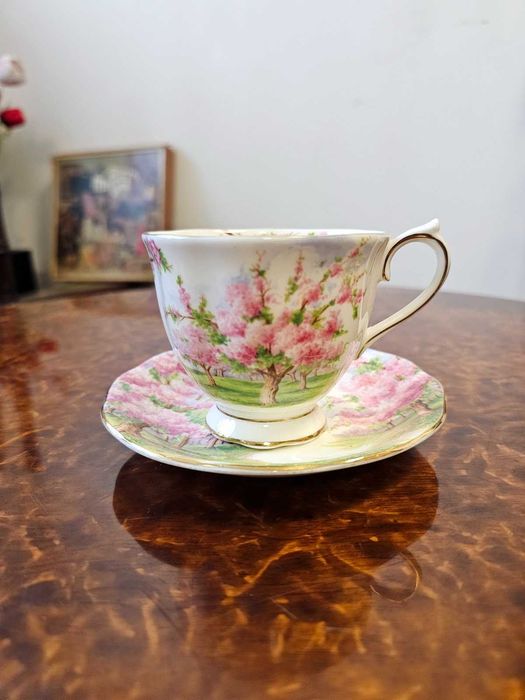 Шкафче за вино в ретро стил