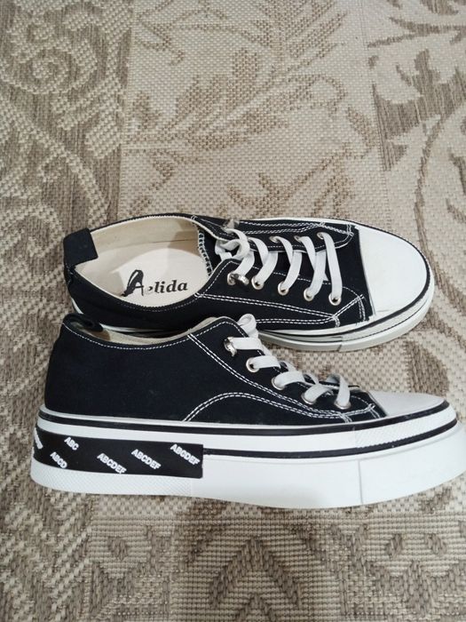 Продаются  кеды 39 р.