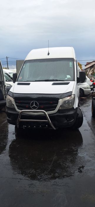 Dezmembrez Mercedes sprinter motor 3.0