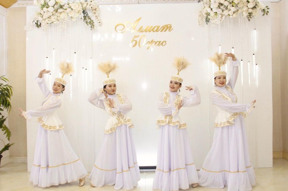 Танцевальный ансамбль.Караганда