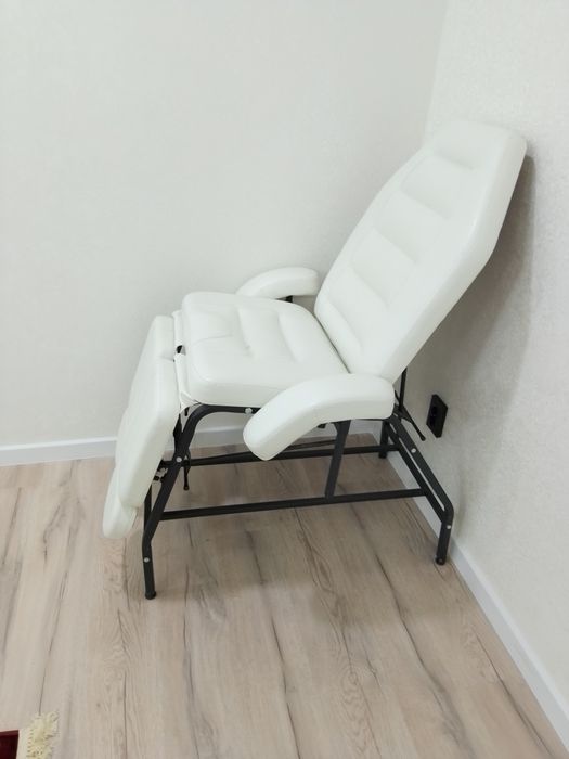 Продам косметологическое кресло кушетку.