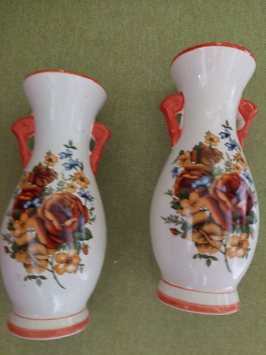 Комплект от 2 броя винтидж вази