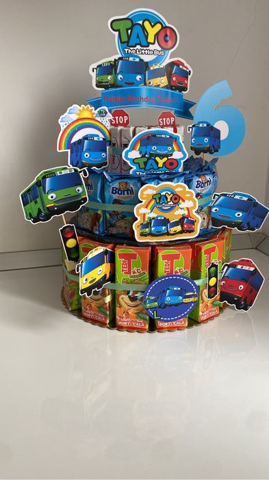 Tort din dulciuri ambalate