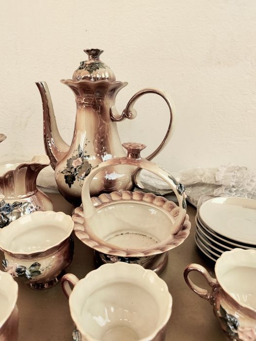 Фарфоровый чайный сервиз