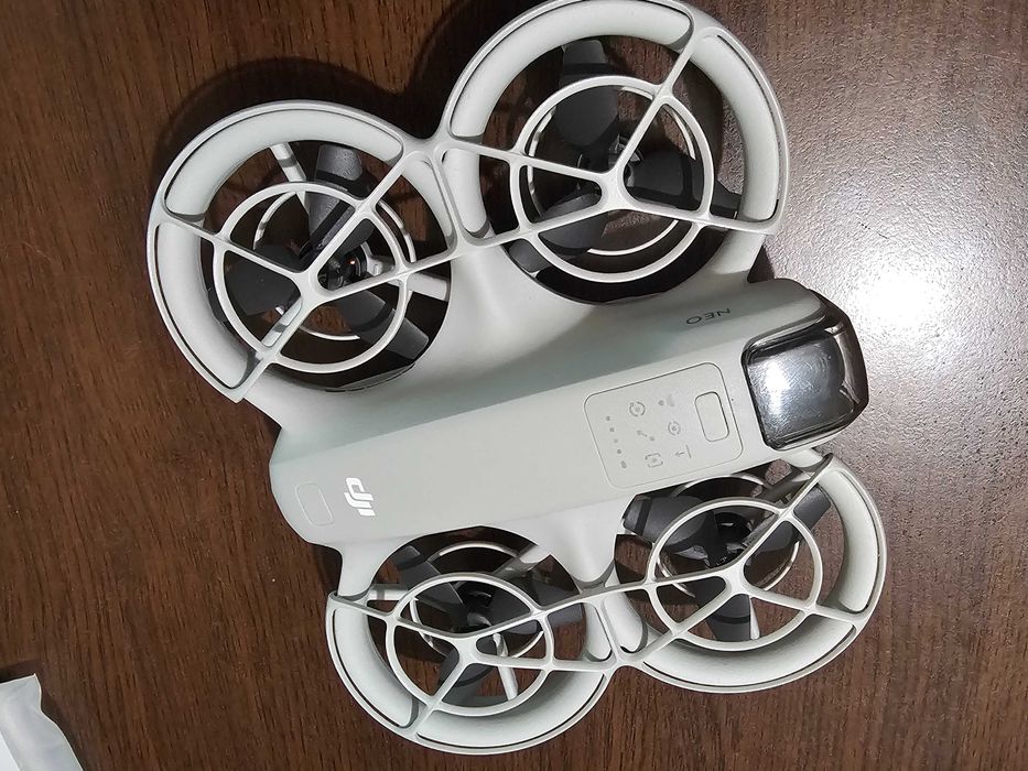 Drona DJI Neo in garantie + carcasa transport