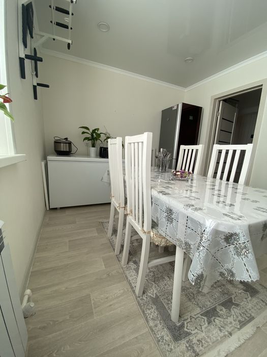 Стол со стульями