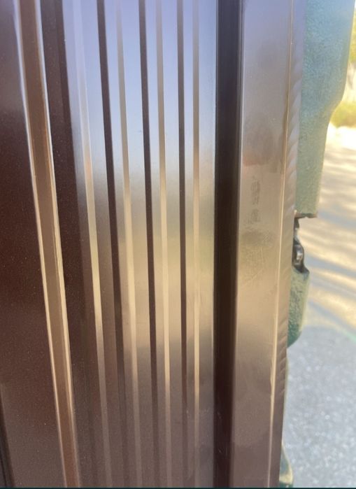 Tabla cutată maro lucios și mat – Calitate superioară, preț avantajos!