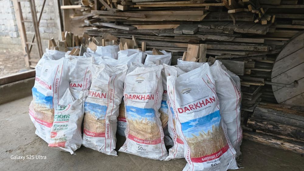 Отын қапта дайын  дрова в мешках