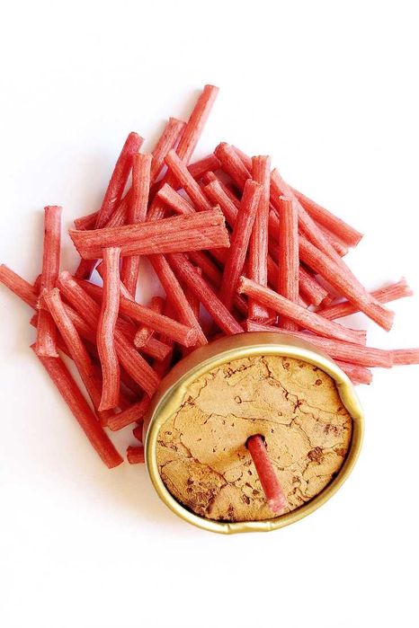 Pluta mare cu fitilele pentru candelă