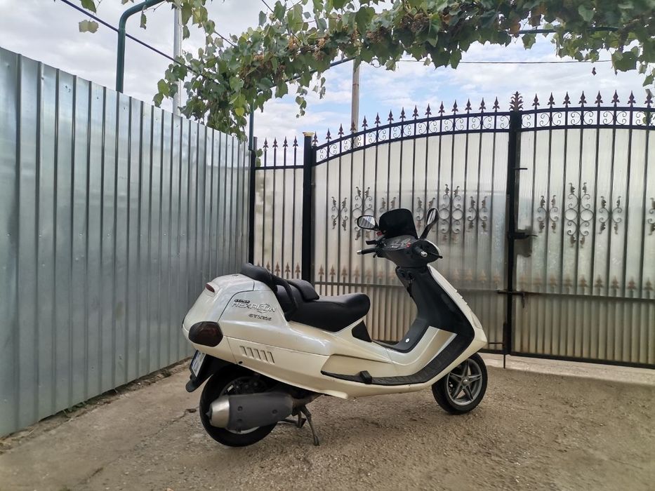Scuter Piaggio Super Hexagon 125 cc 4 timpi – răcire cu apă – fiscal pe loc