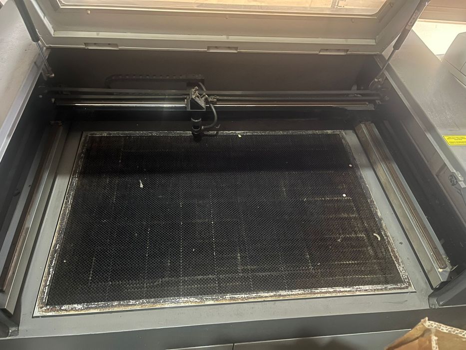 Gravator laser, laminator, biguitor, Cricut Maker, 2x xerox