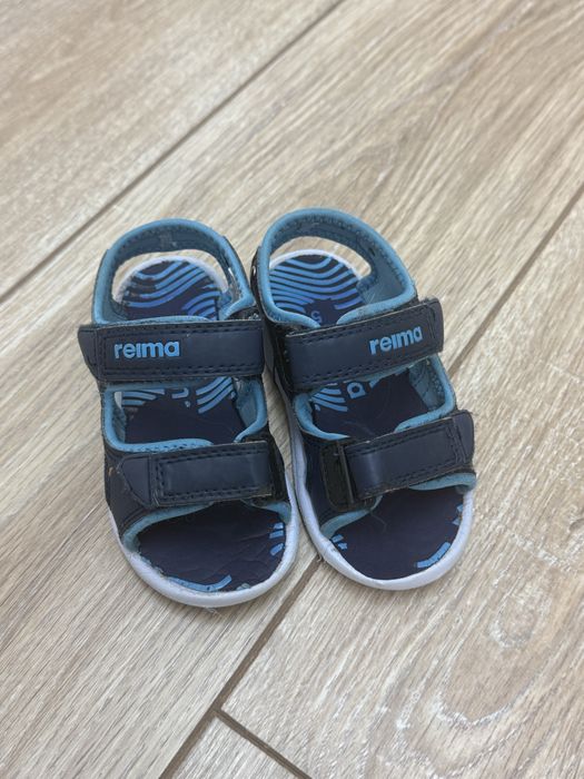 Продам сандали reima
