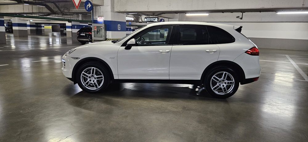 Vand Porsche Cayenne, 3.0 diesel, an 2013, Alb Perla 4x4, Ingrijit Acte la Zi