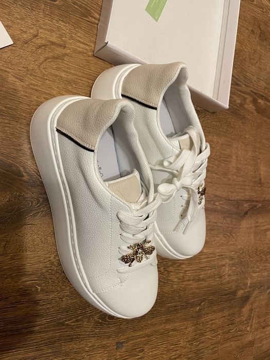 Елегантни кецове чисто нови 100 лв ест. Кожа