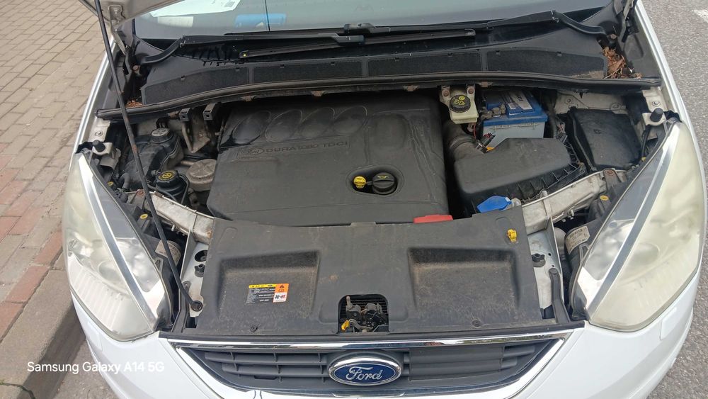 Masina ford galaxi
