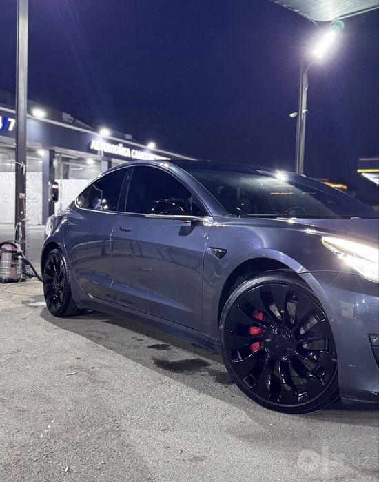 Срочно продается Tesla model 3 performance 0-100  3.3 сек