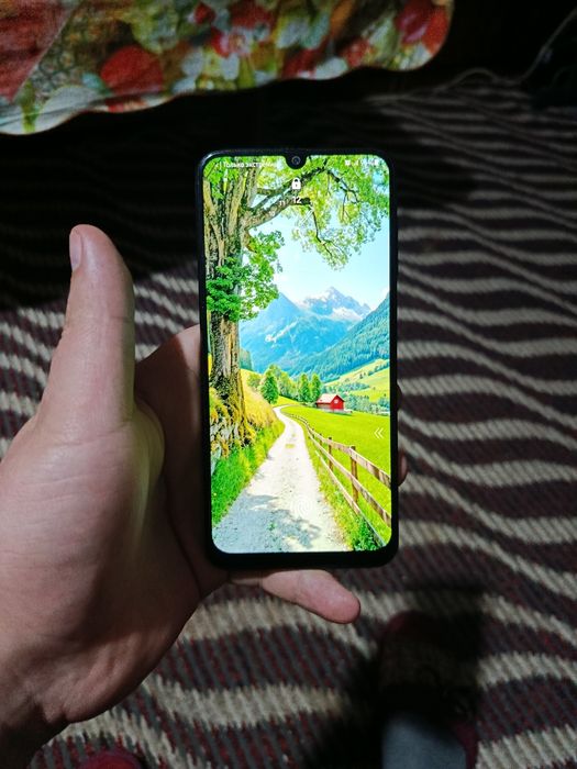 Продам телефон Самсунг а50