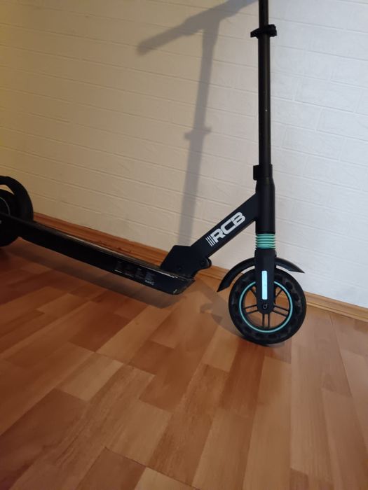 Vând  trotineta electrica RCB 3Viteze viteza maxima 25 de km autonomie 20 de km