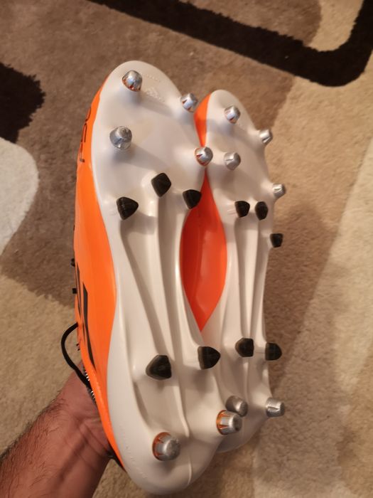 Vând ghete de fotbal profesionale Adidas F50 in stare foarte buna
Nr