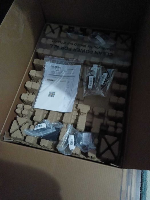 Urgent, invertor hibrid trifazat