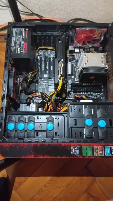 Calculator cu carcasa unica