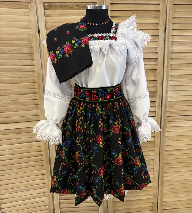 Costum traditional de Marmures pentru femei set complet