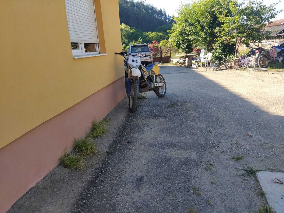 Vând sau schimb cu 4t husqvarna cr 250cc 2t pawer valve