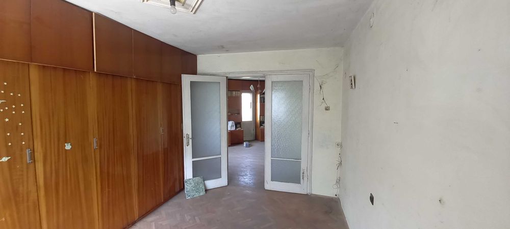 Продавам тристаен апартамент, идеален център - 90кв.м.