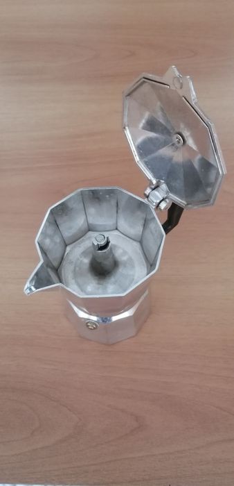 Продам гейзерная кофеварка