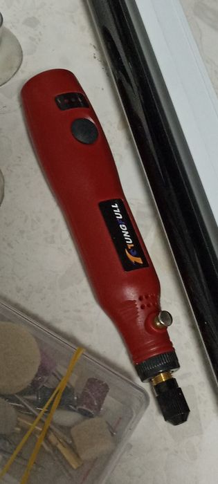 Бор машинка на аккумуляторе. Очень удобная