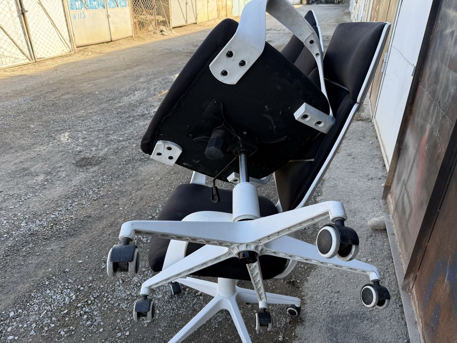 * Компьютерное кресло Norden IQ / (white+black)