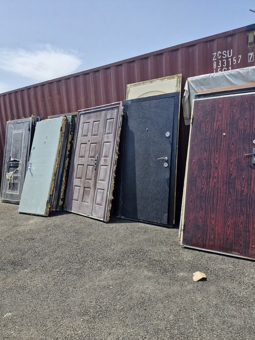 Продаю окна ,двери, витржы.