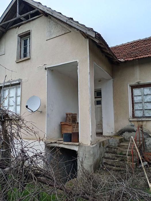 Продава се къща в с. Фурен
