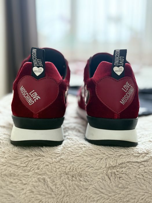 Сникърси Moschino