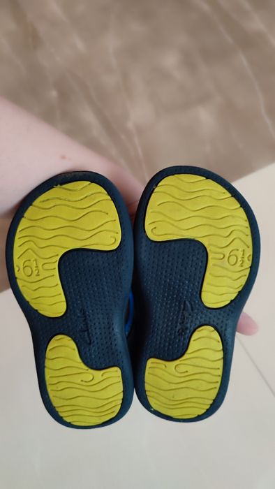 Sandale băieți mărimea 6 1/2 (lungime interioara 15 cm)