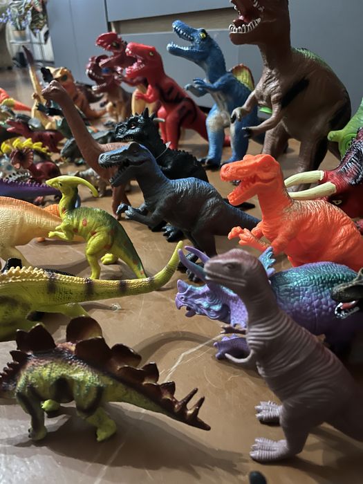 Динозавры игрушки