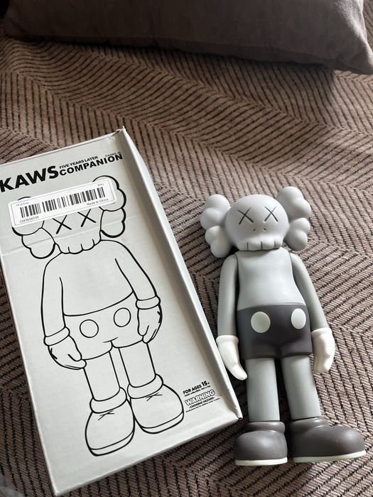 Декоративные фигурки KAWS