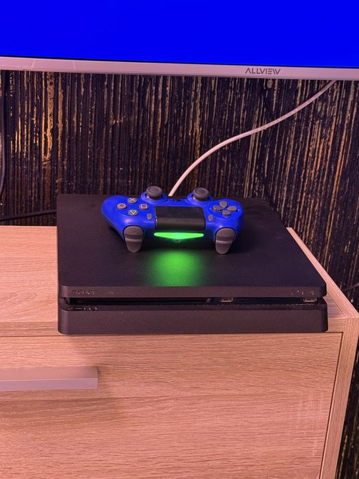 Vand PS4 Slim 500 GB