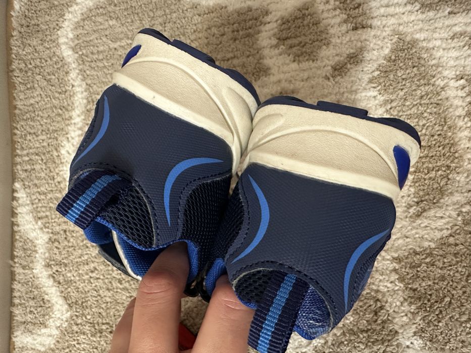 Светещи обувки за момче 27 номер