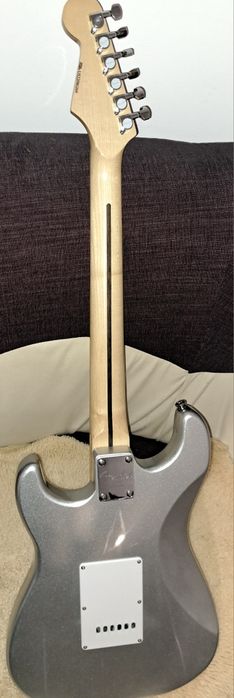 Vând chitară electrica Fender stratocaster