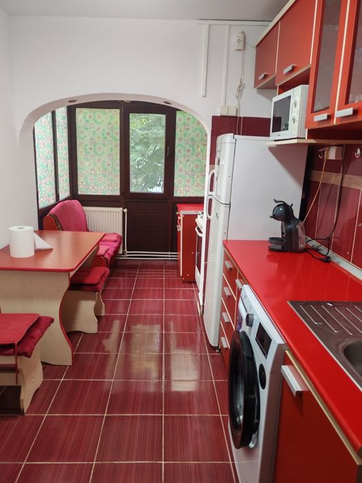 Închiriez apartament 2 camere, decomandat!